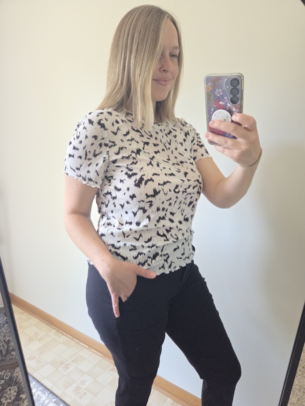 Nine West White and Black Cheetah Printed Short-Sleeve Ruffled Blouse